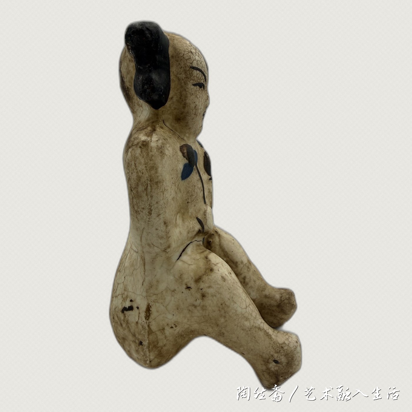 磨喝乐侧面，坐姿轮廓